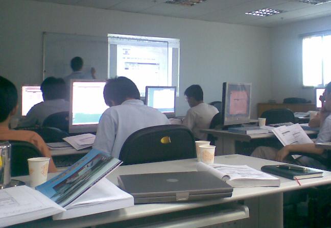 学员们在听课