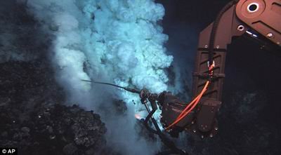 机器人 海底火山 - 科学家首次拍摄到海底火山