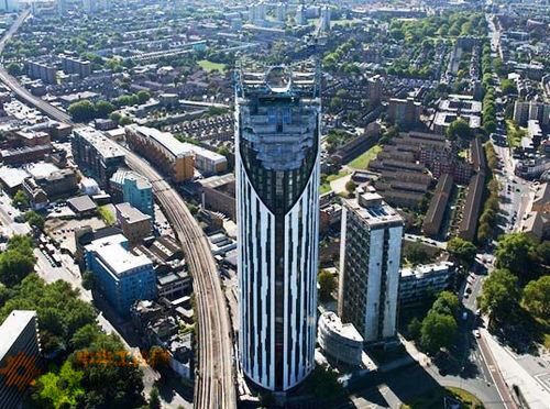 这幢建筑名为strata,由于其外形酷似剃须刀,所以当地人戏称为"电须